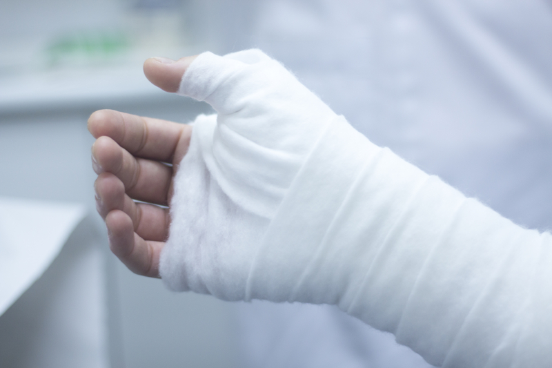 How do plaster casts fare against pins for wrist fractures? | AusDoc