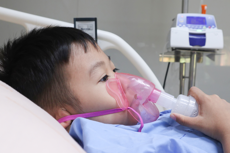 Child with severe asthma in hospital