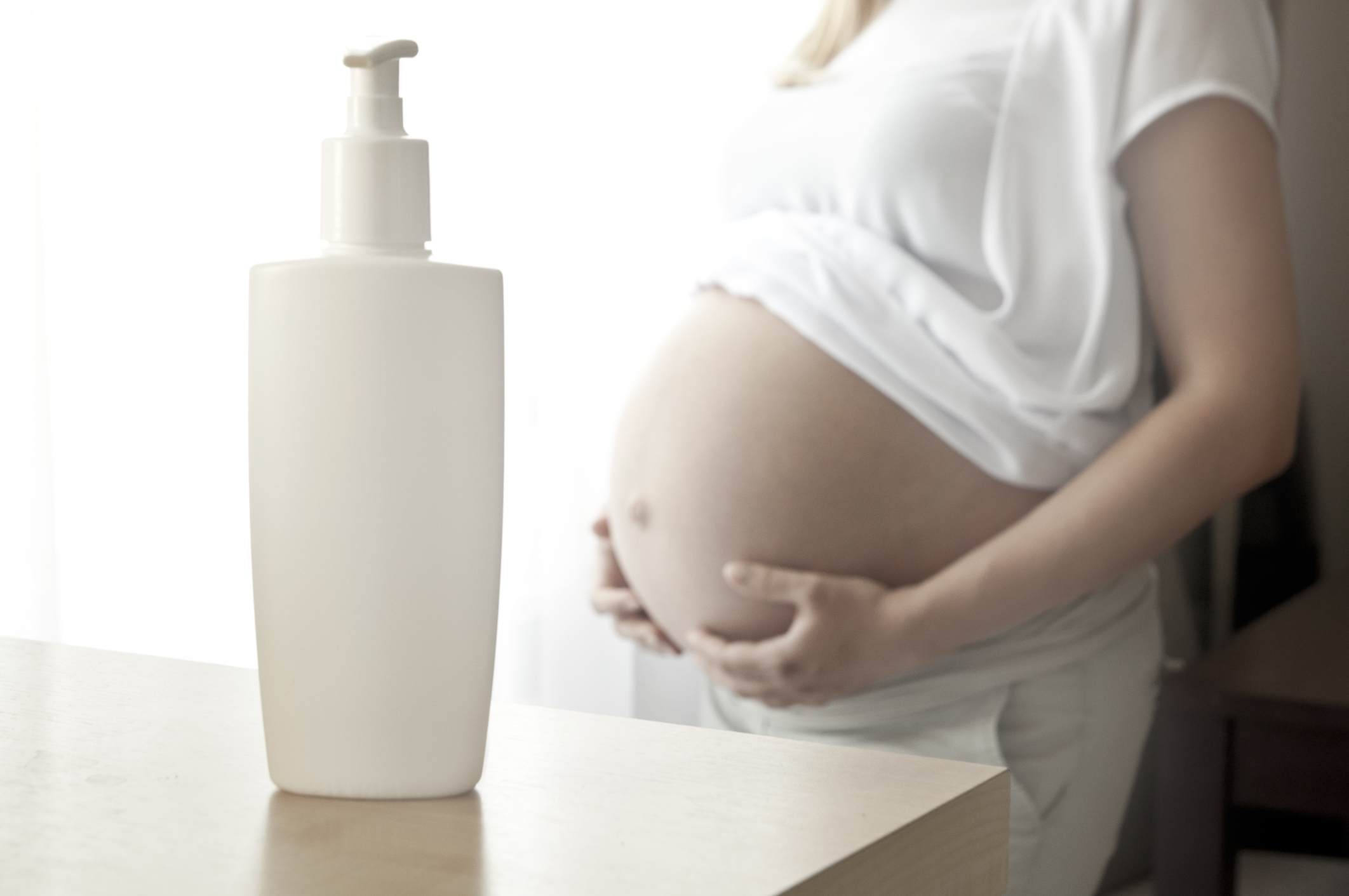 Pregnant woman using cream